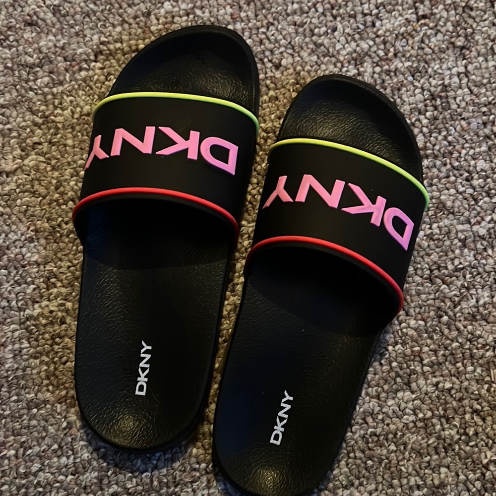 DKNY slippers